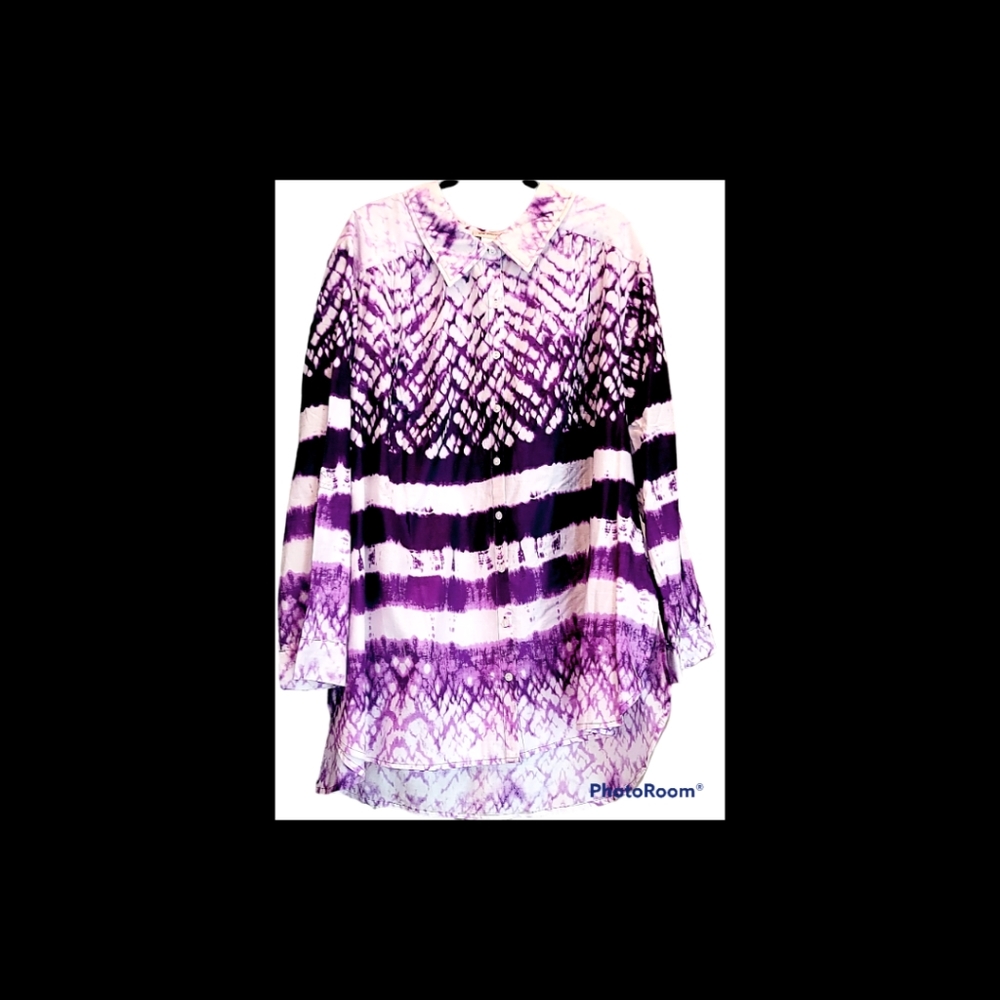 ***NWOT UNIQUE PURPLE & WHITE 4X BLOUSE**